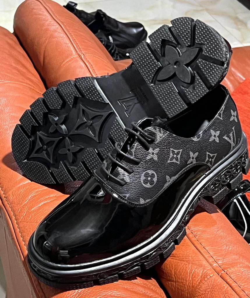 Paire Givenchy - Louis Vuitton