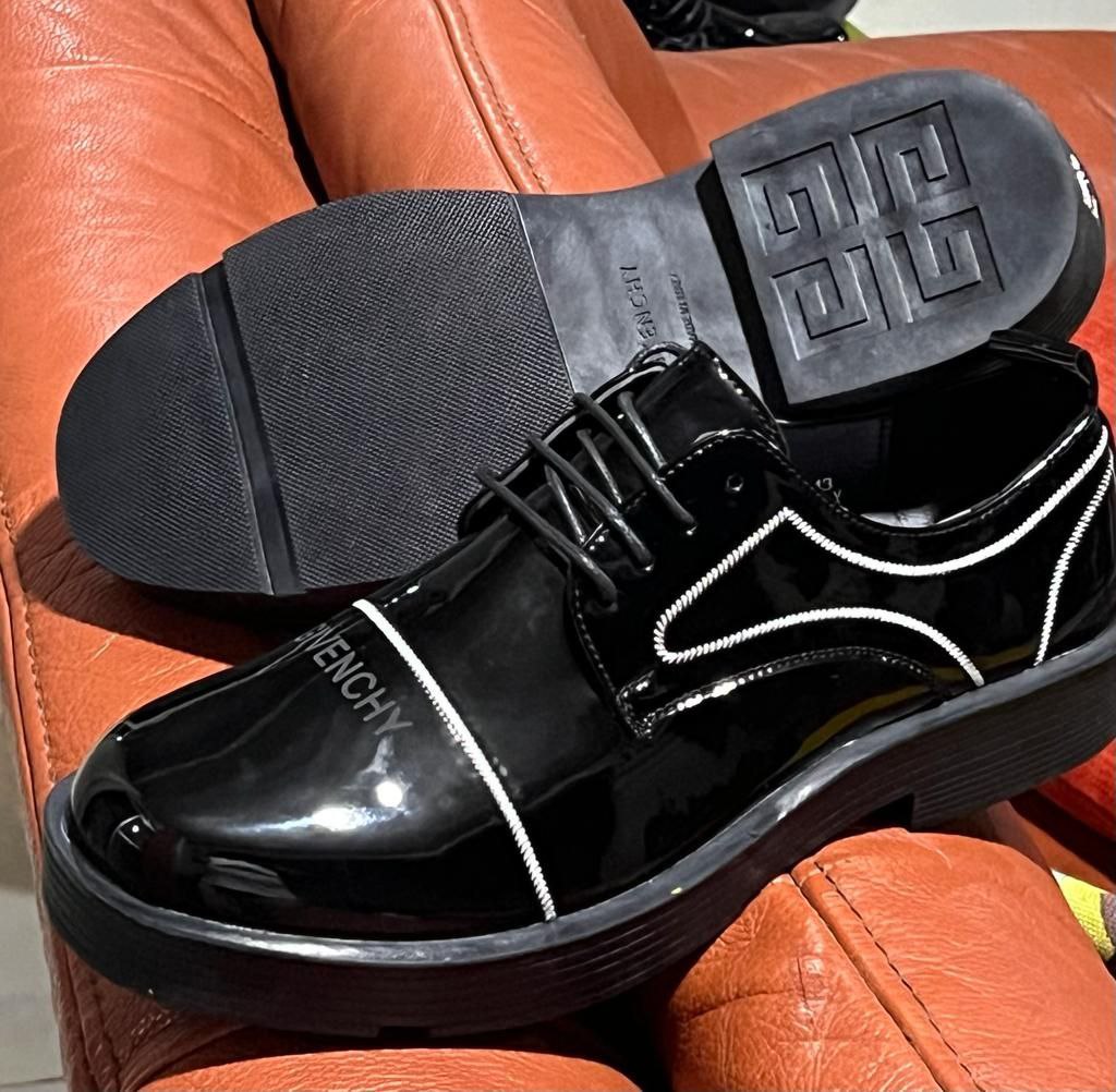 Paire Givenchy - Louis Vuitton